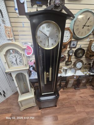 Danaker Contemporary Granddaughter clock